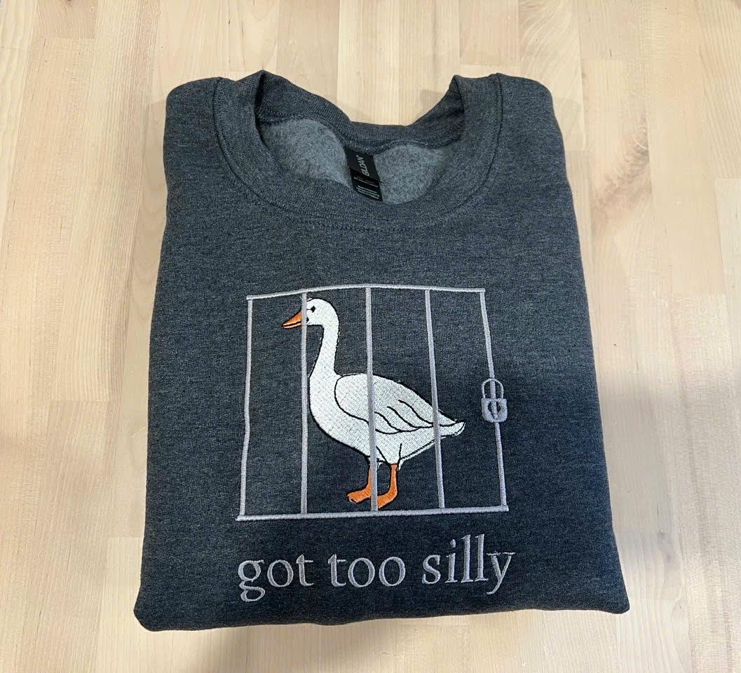 "Felpa con ricamo \"Silly Goose\", felpa con ricamo \"Got too Silly\", girocollo, felpa con ricamo \"Silly Goose\", regalo divertente"