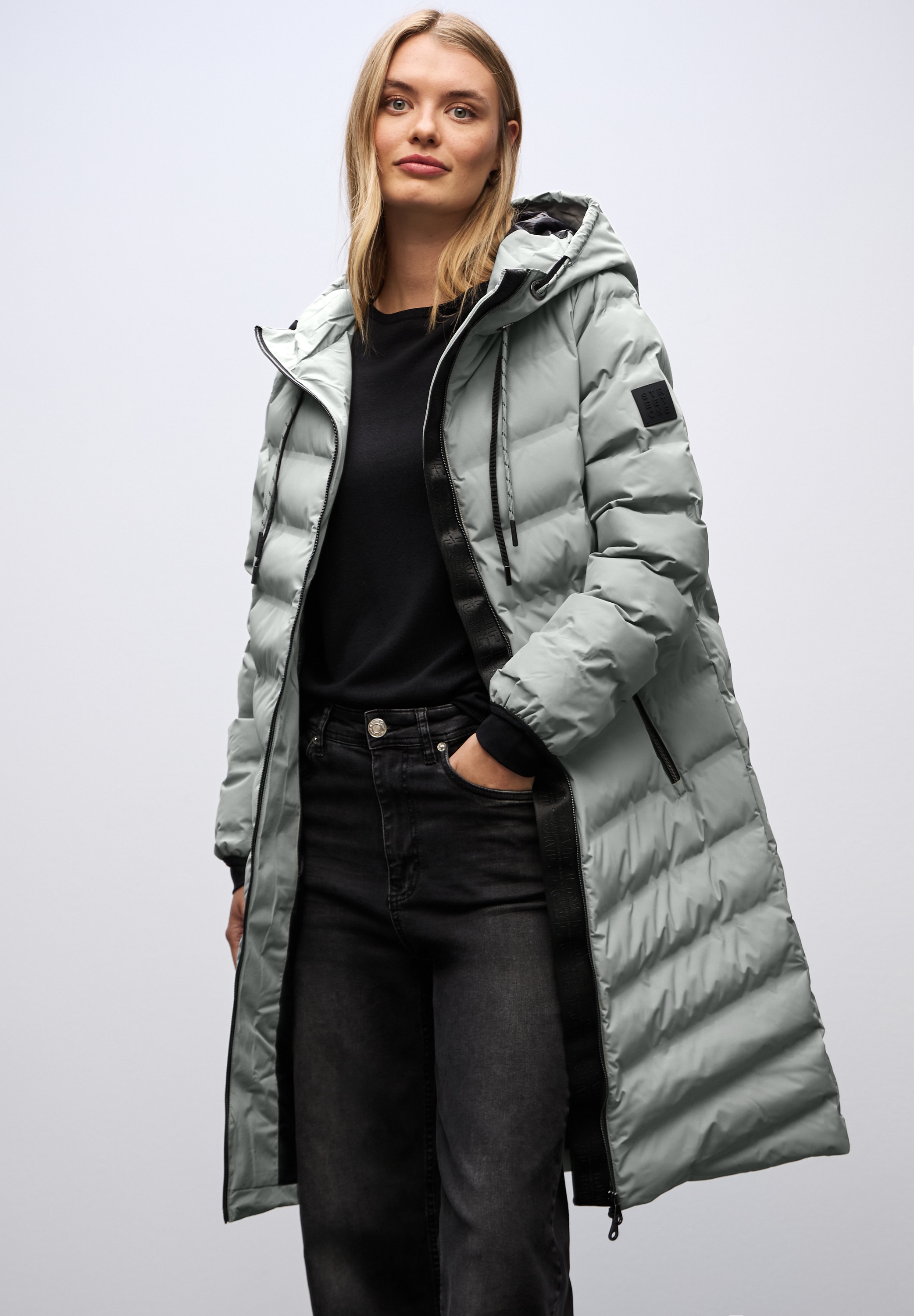 Steppjacke STREET ONE, Damen, Gr. 44, fresh sage, Web, Obermaterial: 100% Polyester. Futter: 100% Nylon. Wattierung: 70% Polyester (REPREVE), 30% Polyester, unifarben, normal kniefrei, Rundhals, Bündchen, Jacken, mit Kapuze und geklebten Nähten Image