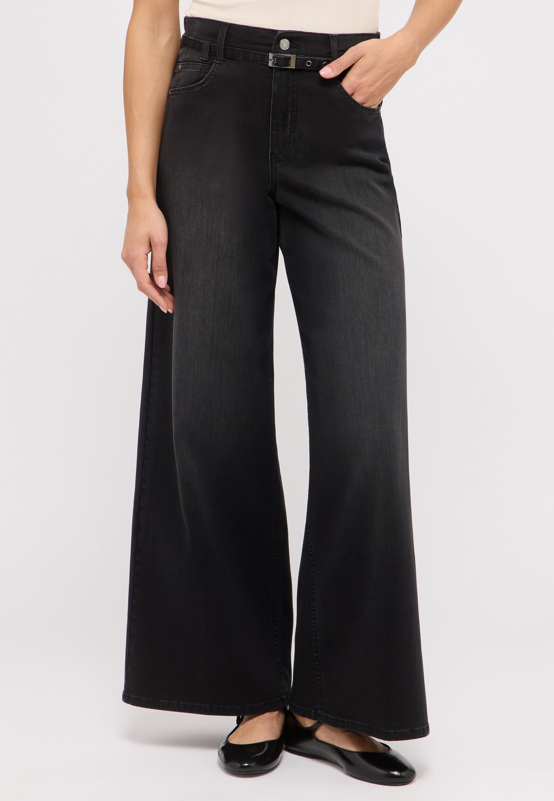 Relax-fit-Jeans ANGELS "LIVA BELT", Damen, Gr. 40, Länge 30, grau (anthrazit used), Denim/Jeans, Obermaterial: 92% Baumwolle, 6% Polyester, 2% Elasthan, relaxed fit lang, Jeans, mit sehr weitem Bein und Gürtel Image