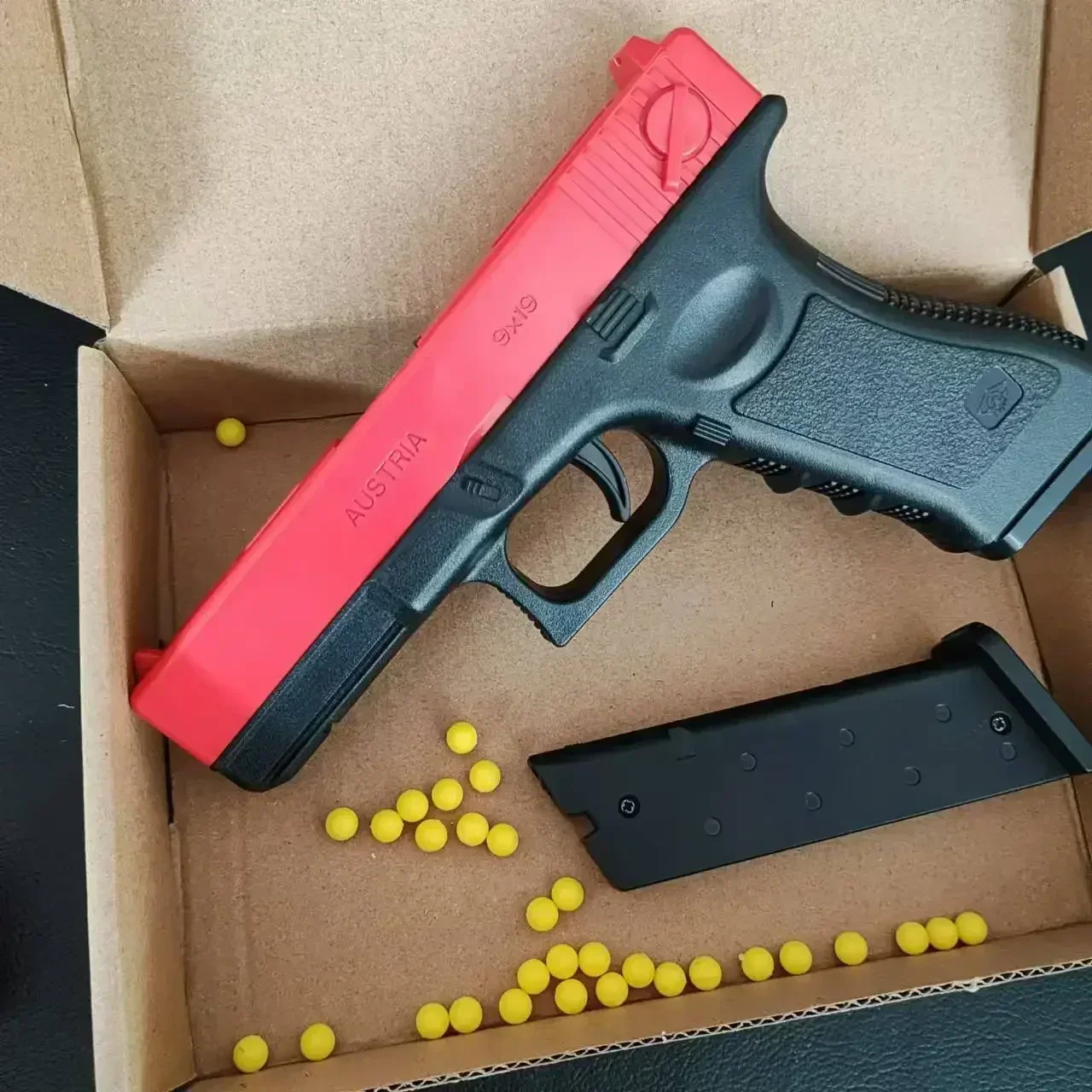 Weiche Kugel Airsoft Pistole Manuelle G17 Spielzeug Pistole Untere Magazin Mit Laser Outdoor Sport CS Spiel Waffe für Kinder Erwachsene Geschenk Image