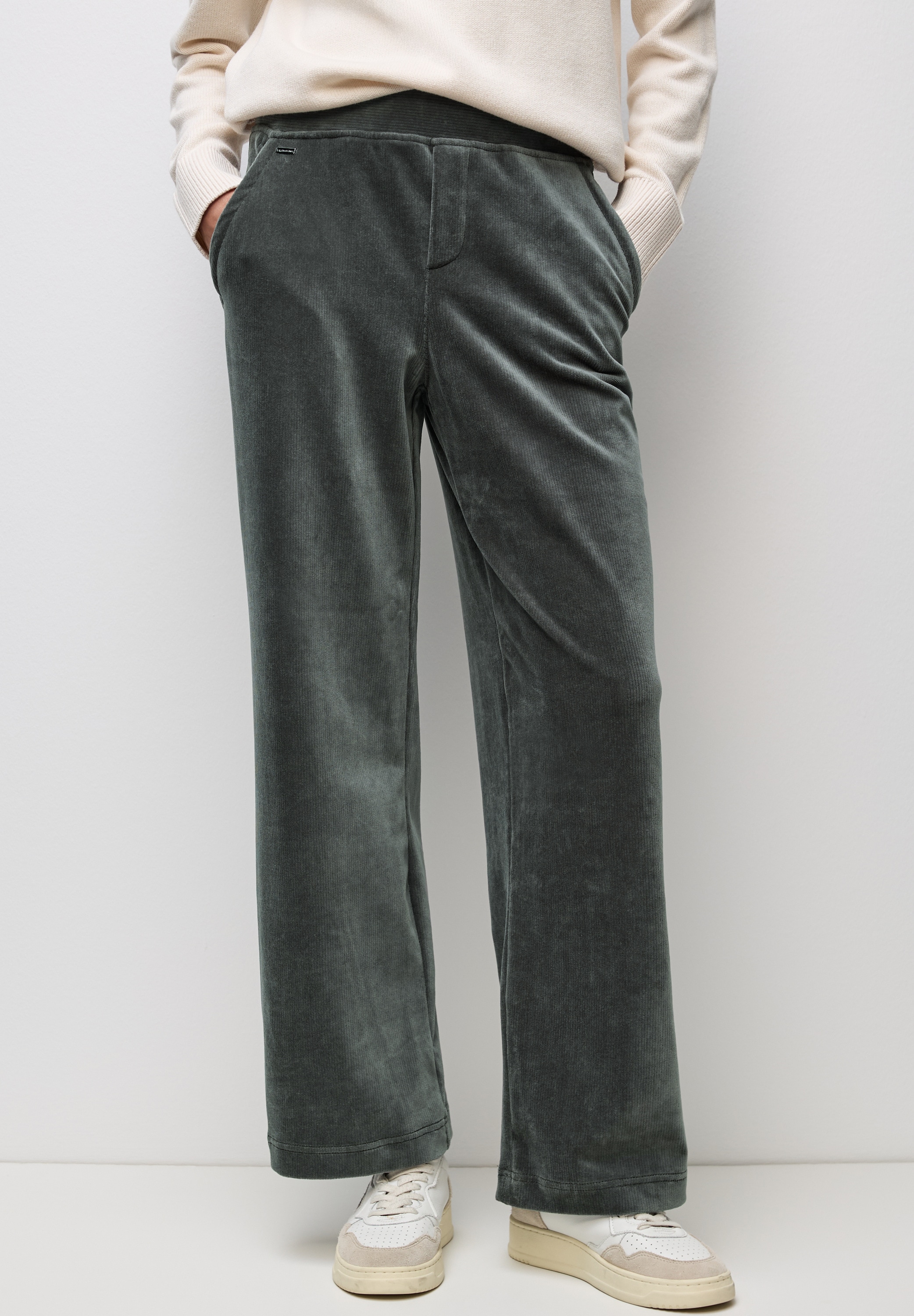 Cordhose STREET ONE, Damen, Gr. 46, Länge 30, grün (balsam grün), Cord, 60% Baumwolle, 38% Polyester, 2% Elasthan, unifarben, comfort fit kurz, Hosen Cordhose, High Waist