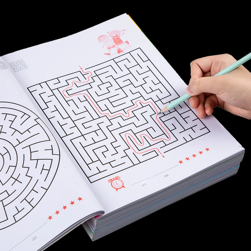 Livre de formation labyrinthe, utilisé pour améliorer la concentration, un jeu de puzzle conçu pour améliorer la réflexion et l
