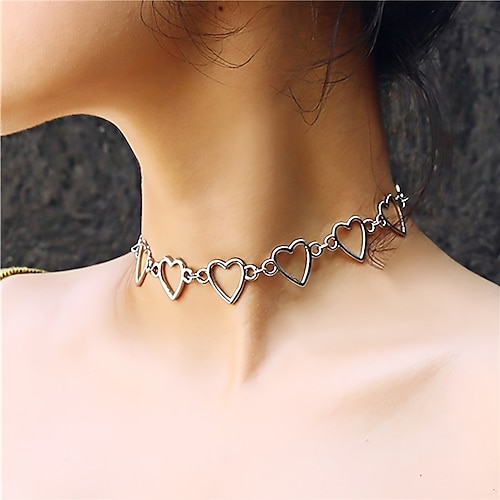 Damen-Chokerkette aus Silber mit Herzmotiv – trendiger Gliederkettenschmuck für Freizeit und Abendgarderobe Image