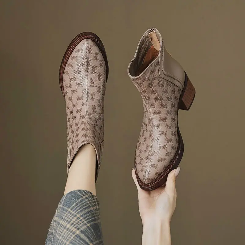 Leder-Fleece-gefütterte Damen-Stiefeletten, elegante Luxus-Y2k-Schuhe mit Absatz, kurze Damenschuhe, neu im Herbst und Winter, spitze Zehen-Booties