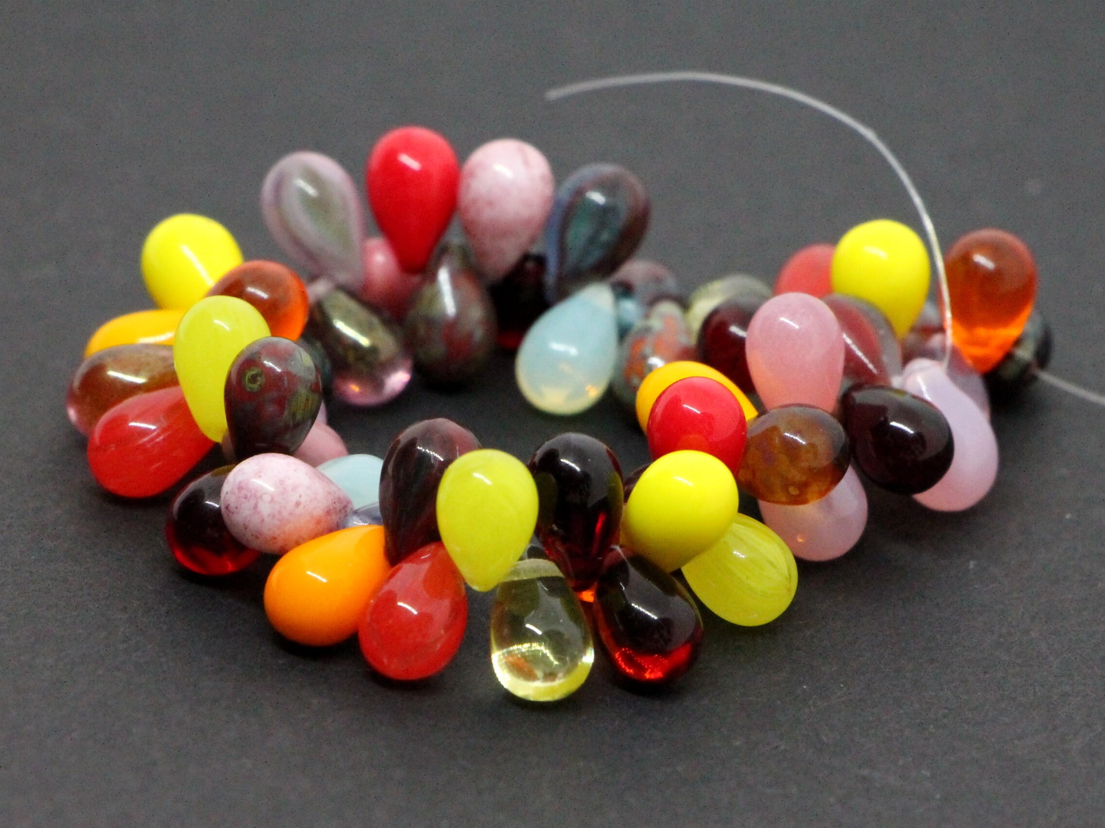 50 pezzi di perline di vetro ceco a goccia 6 x 9 mm colori misti giallo rosso Perline di vetro ceco a goccia miste arancioni rosa rosa Briolette