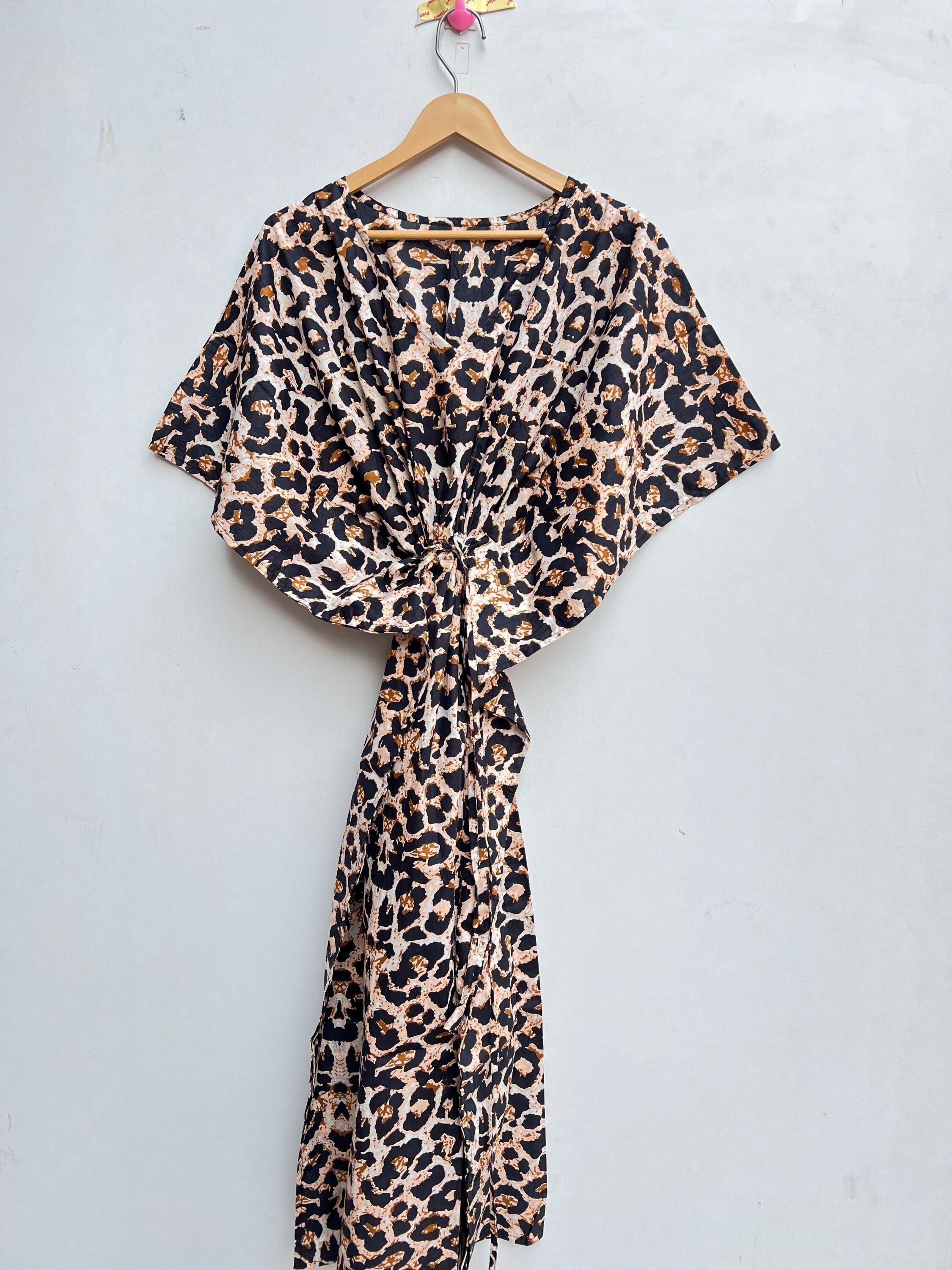Caftano con stampa leopardata, caftano estivo, caftano da spiaggia, caftano con stampa animalier, caftano 100% cotone, abito da resort hippie, caftano