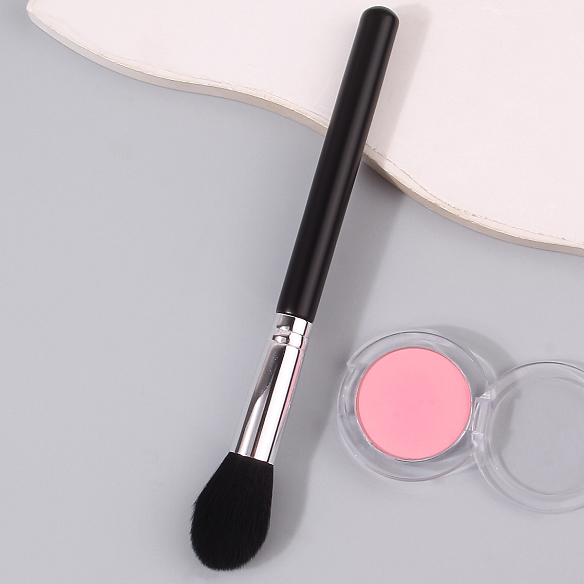 Soft Bristle Blush Brush, High quality Facial Makeup Brush, Flame High gloss London Brush, Portable Beauty Tools Soft Bristle Blush Brush, High quality Facial Makeup Brush, Flame High gloss London Brush, Portable Beauty Tools
