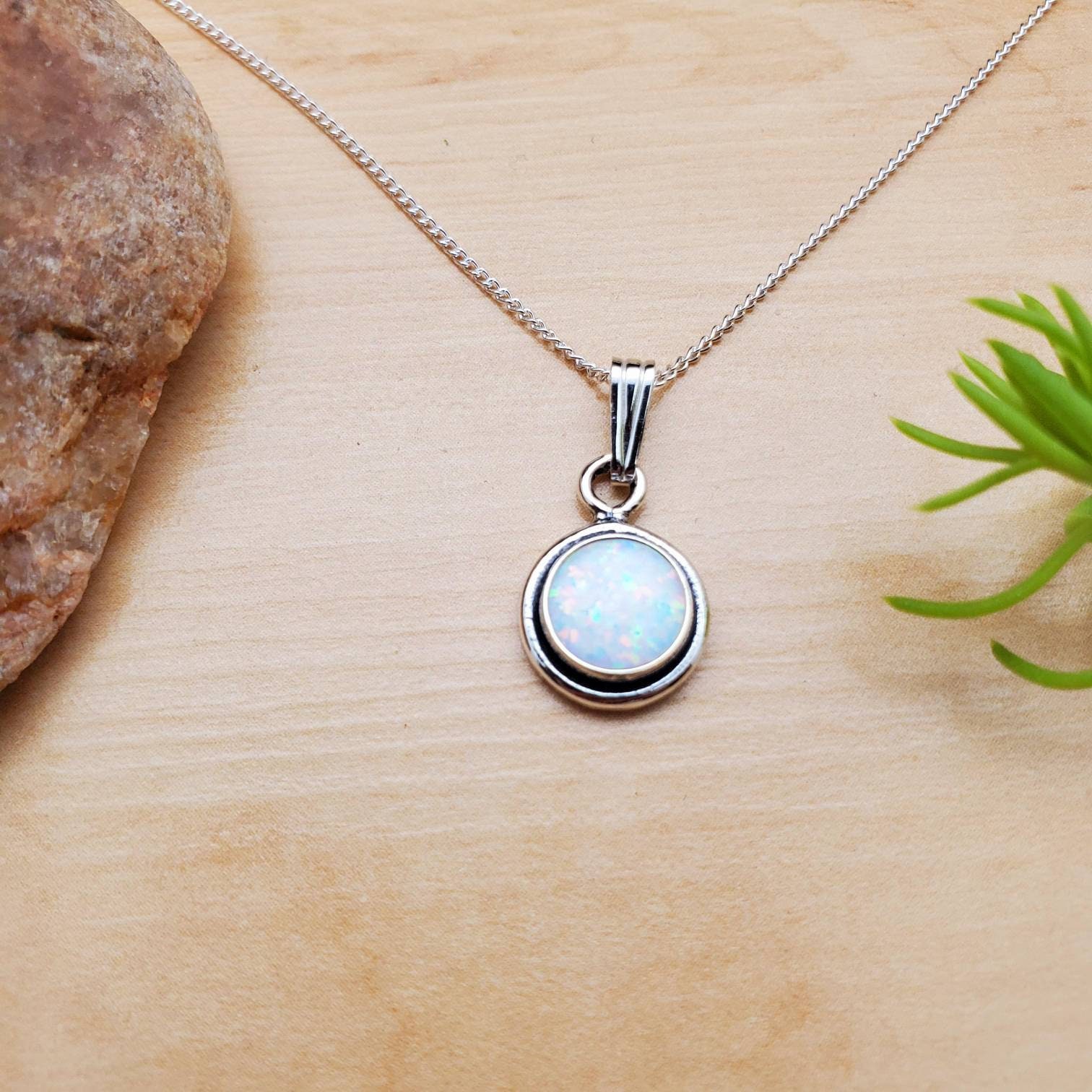 "SoCute925 Delicato ciondolo con opale bianco e collana a catena in argento da 18\" / Collana in argento sterling con opale / Gioielli in opale del sud-"