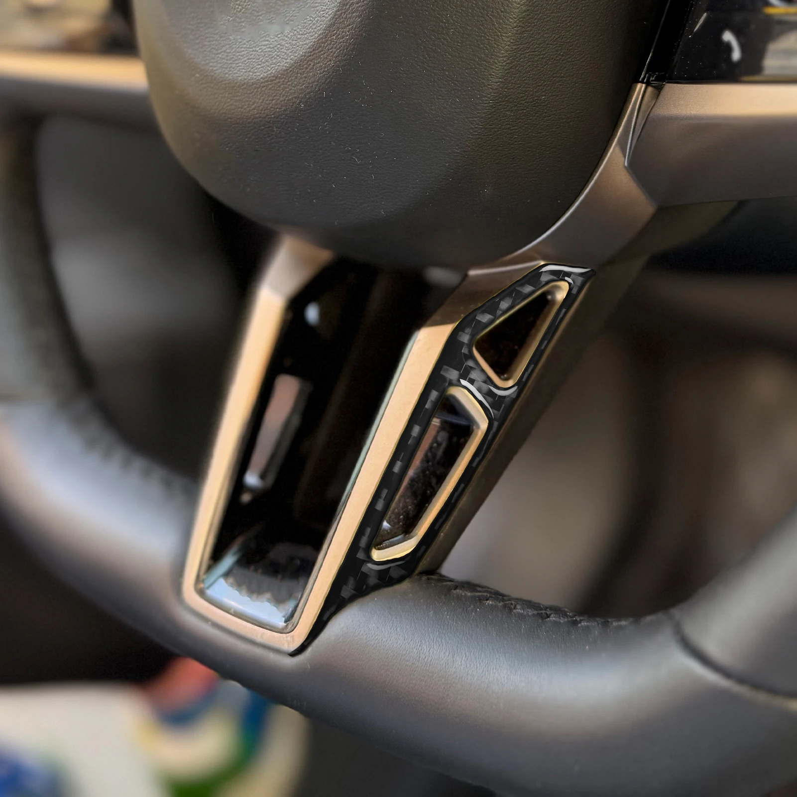 Lenkrad-Kinnverkleidung, innen, kompatibel mit BMW 5er Limousine i5 G60 G68 2024–2025 Modellen, 3K-Carbonfaser-Aufkleber Image