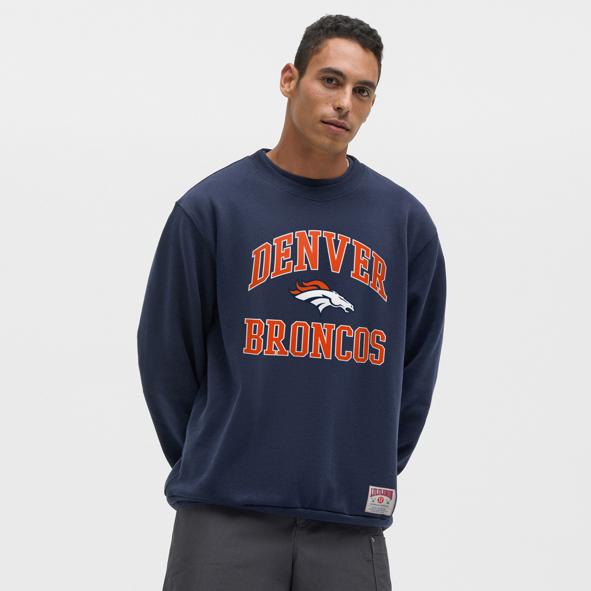 Herren-Sweatshirt „Steady State“ der Denver Broncos in Club-Blau von lululemon Image