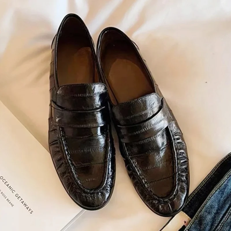 Retro Brand Flats Loafers Women Soft Leather Brown Pleated Comfort Office Shoes Female Shallow British Style Casual Shoes Women