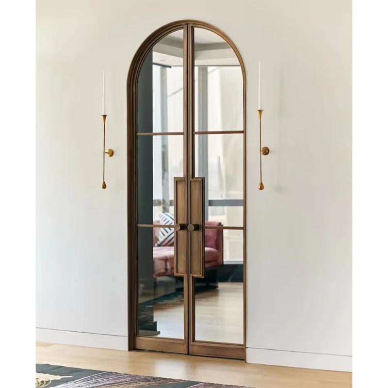 Schlanke, gewölbte französische Scharniertür aus Messing für Innentüren aus Stahl mit Gittern Image