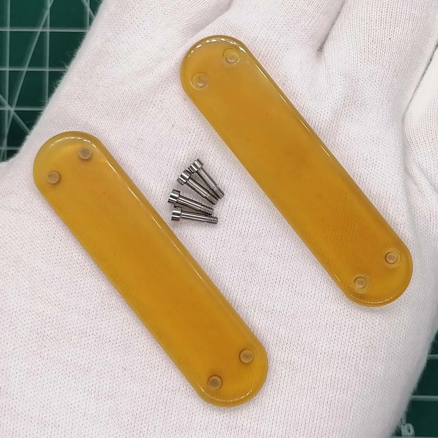 1 Paar maßge schneiderte Pei Skalen Ultem Griff Skala für 58 mm Victorinox Swiss Army Classic SD Messer modifizieren (Messer nicht enthalten) Image