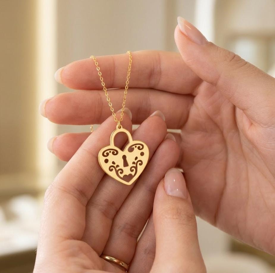 Collana con lucchetto a forma di cuore; gioiello romantico in argento sterling 925 placcato oro 14 carati con ciondolo a forma di lucchetto d'amore.
