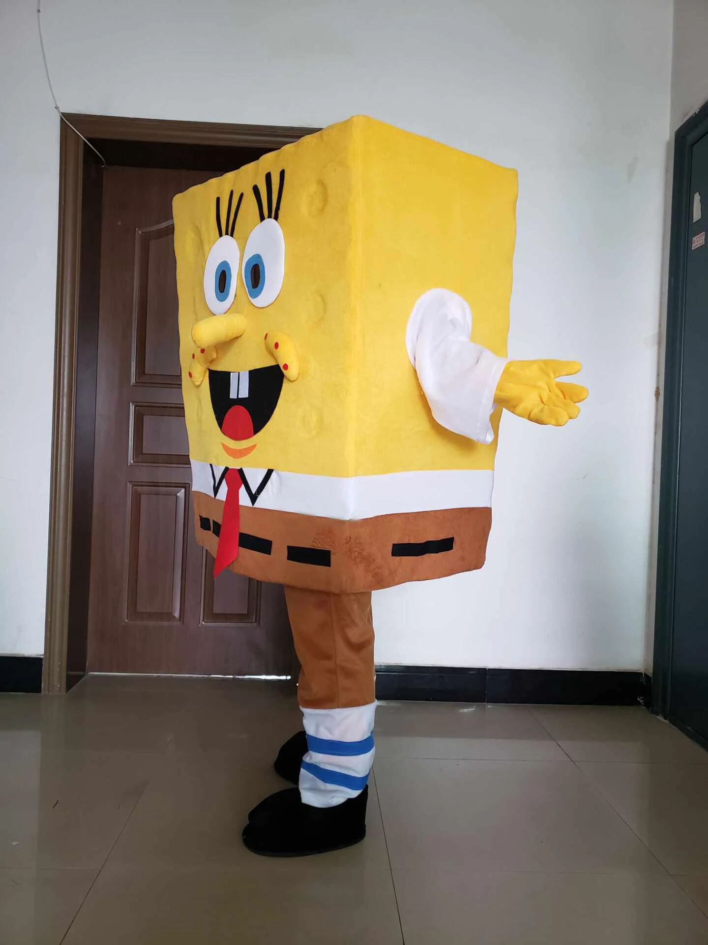 Gelber Schwamm Baby Maskottchen Kostüm Anime Marine Cartoon Puppe Werbung Kostüm Fancy Party Tier Performance Cosplay Kleid Image