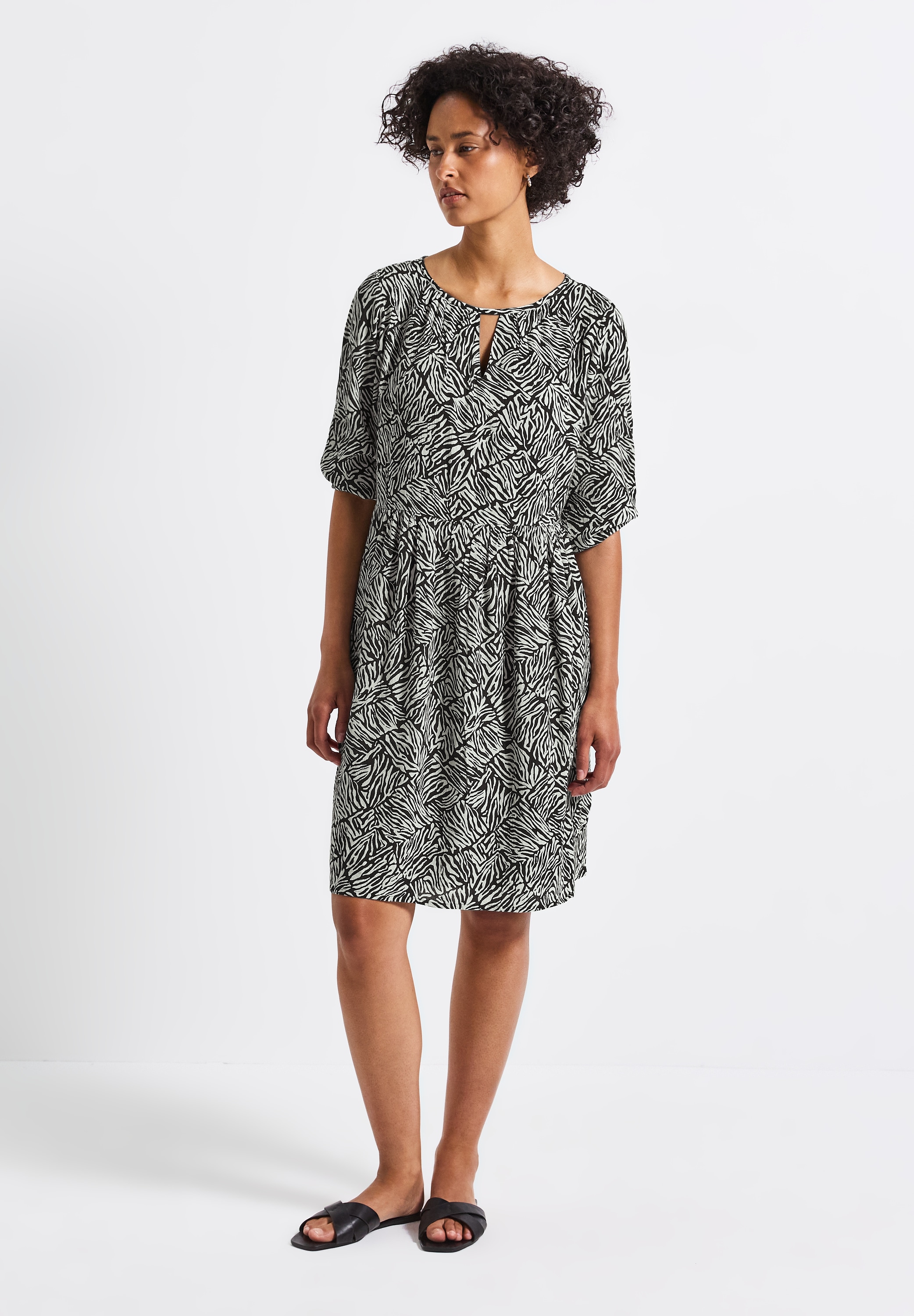 Tunikakleid STREET ONE, Damen, Gr. 42, EURO-Größen, grün (pine grove grün), Stoff, Obermaterial: 100% Viskose; Unterkleid: 100% Modal, bedruckt, normal knielang, Rundhals, Bündchen, Kleider, knielang