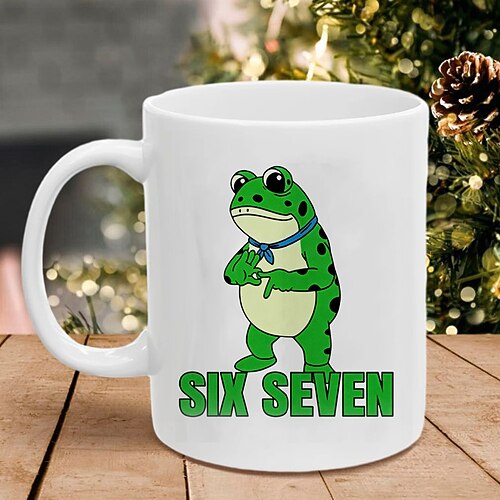 Tazza con meme Sei e sette rane, regalo divertente, tazza da caffè di tendenza, simpatica rana che tiene il segno della mano 6 e 7, regalo meme alla moda per adolescenti, uomini e donne.