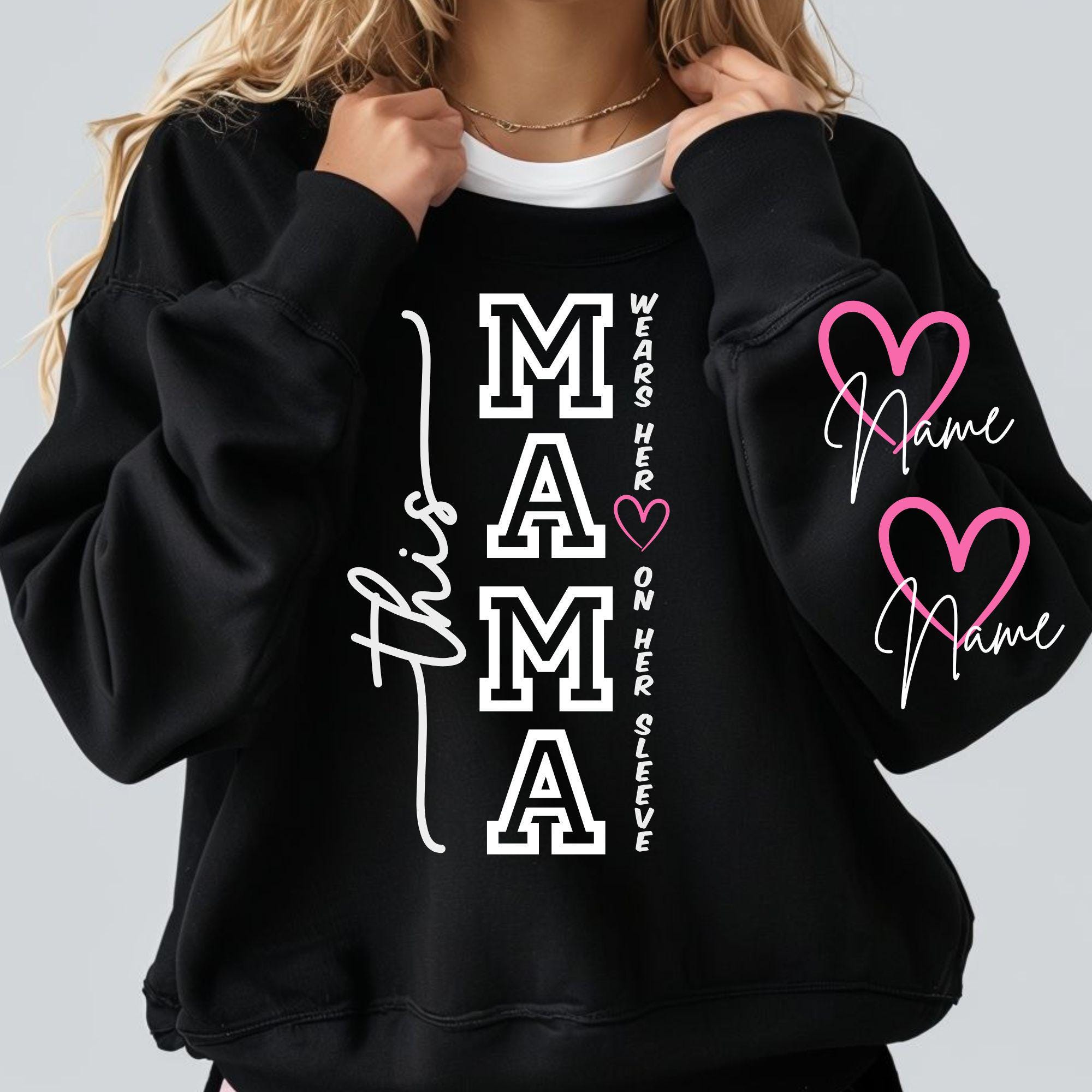 Questa mamma indossa il suo cuore sulla manica SVG, file PNG, felpa con cappuccio per la mamma SVG, design della manica per la mamma, maternità SVG, m