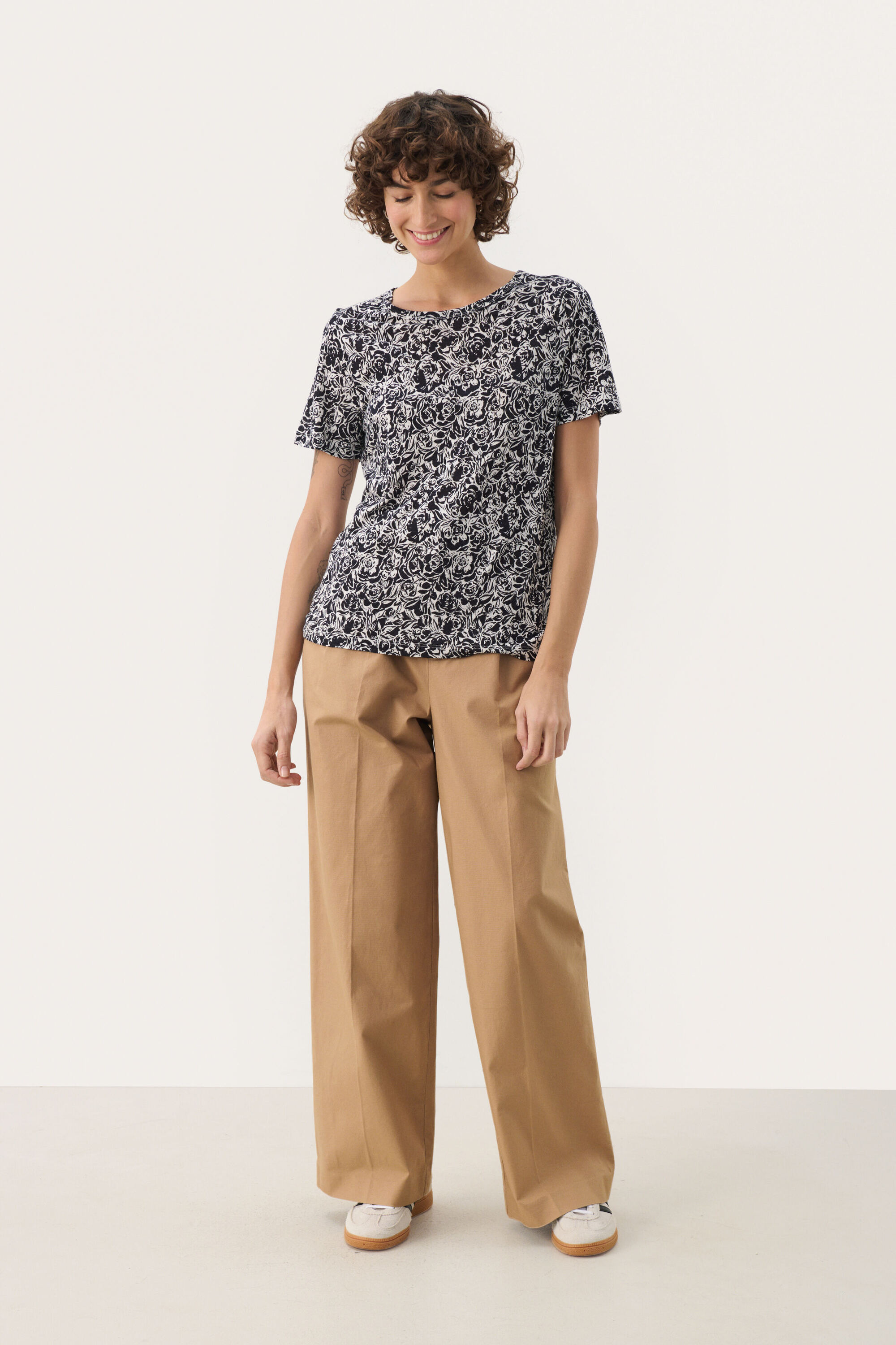 T-shirt Relaxed fit After Midnight Rose Print marine Image