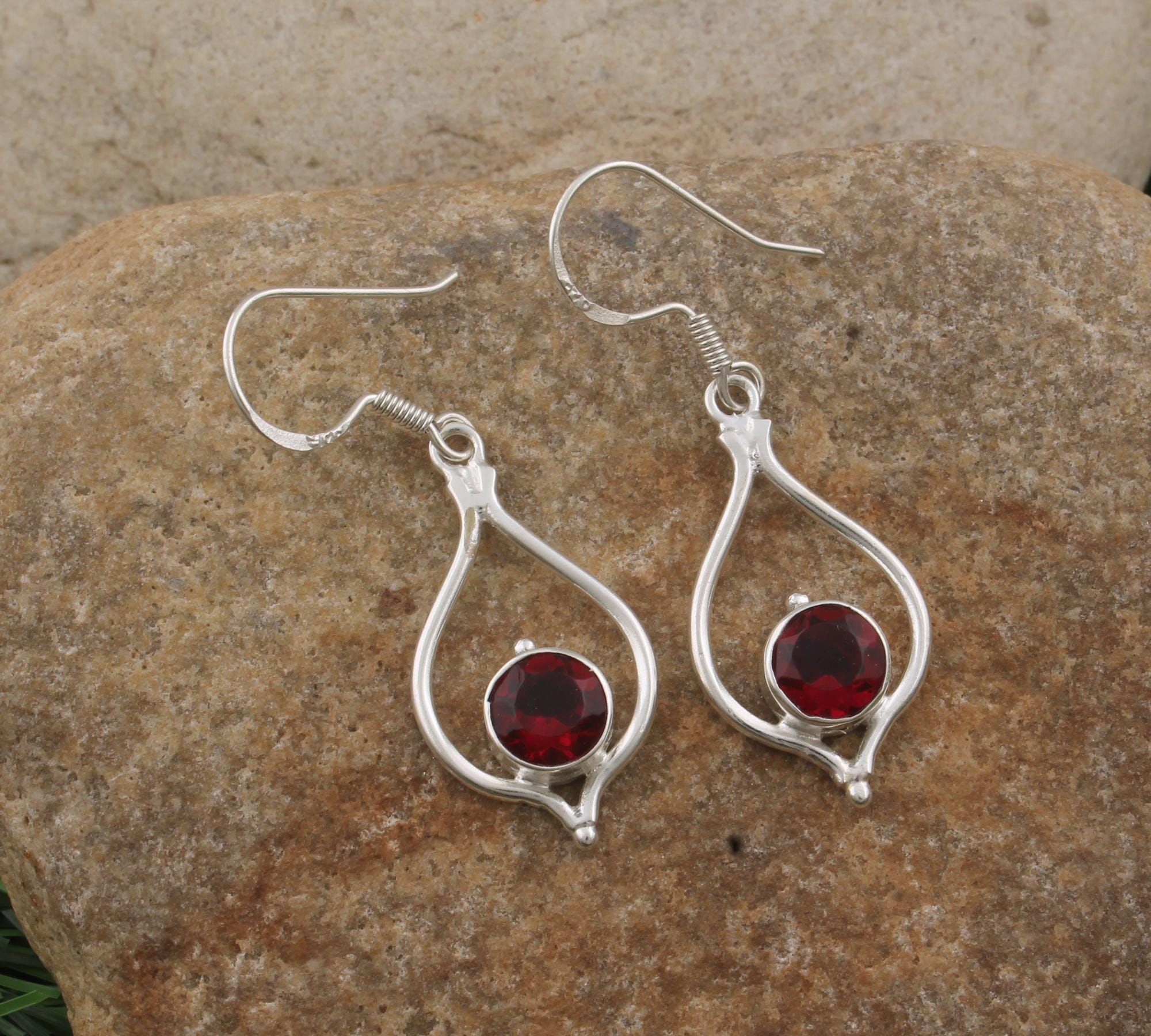 Orecchini pendenti con granato rosso: orecchini pendenti vintage Art Déco in argento sterling.
