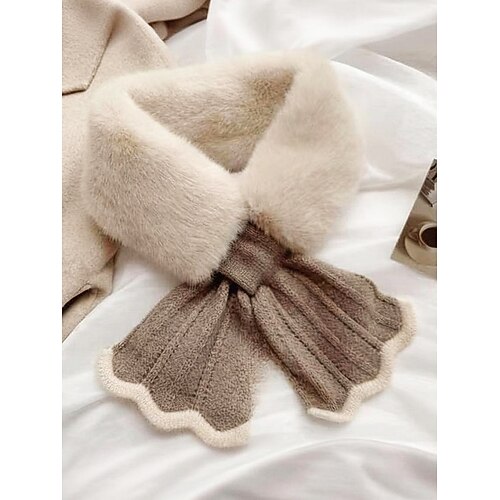 Weihnachtsschal aus Kunstpelz für Damen – weich und kuschelig, in verschiedenen Farben erhältlich, stilvolles Winteraccessoire für Weihnachtsfeiern, Veranstaltungen im Freien und kaltes Wetter Image