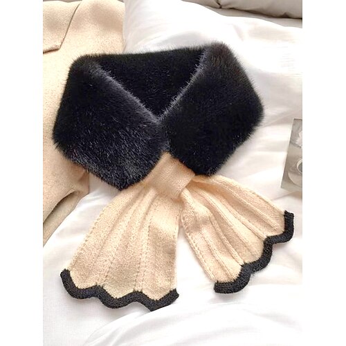 Weihnachtsschal aus Kunstpelz für Damen – weich und kuschelig, in verschiedenen Farben erhältlich, stilvolles Winteraccessoire für Weihnachtsfeiern, Veranstaltungen im Freien und kaltes Wetter Image