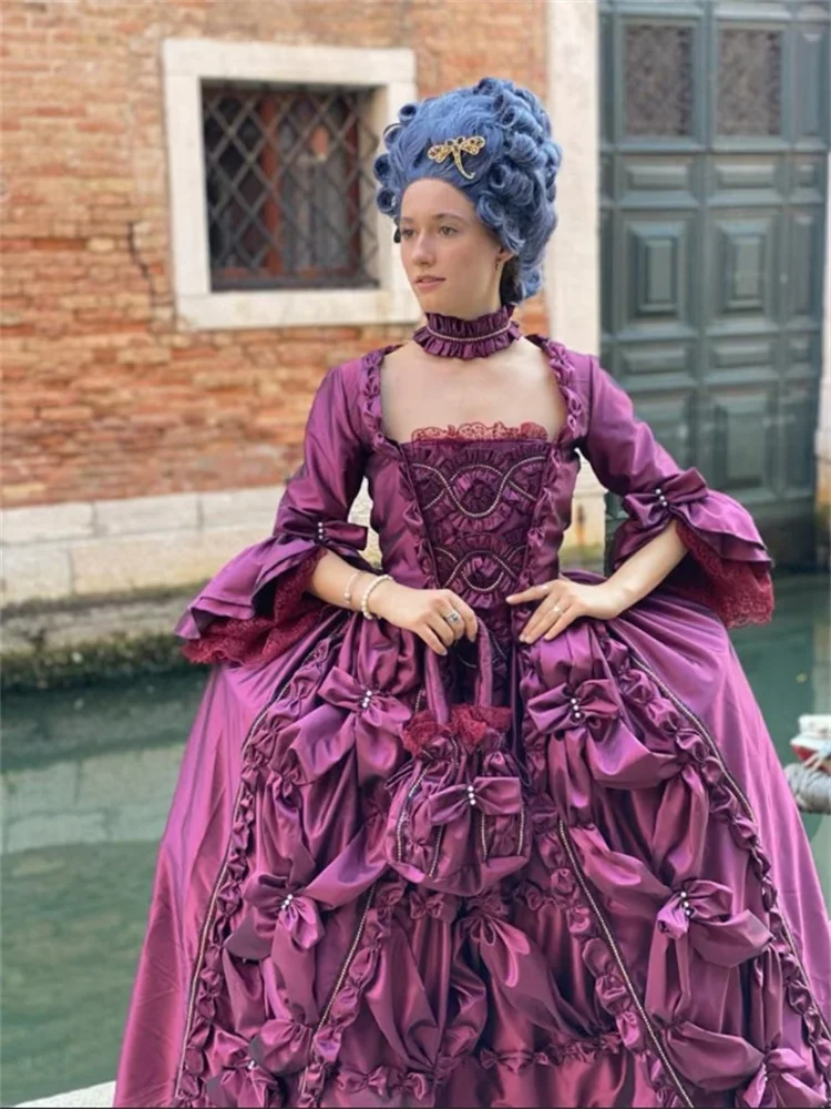 Lila Rokoko-Barock-Herzogin-Kleid aus dem 18. Jahrhundert, französische Königin Marie Antoinette Robe A La Francaise Ballkleid