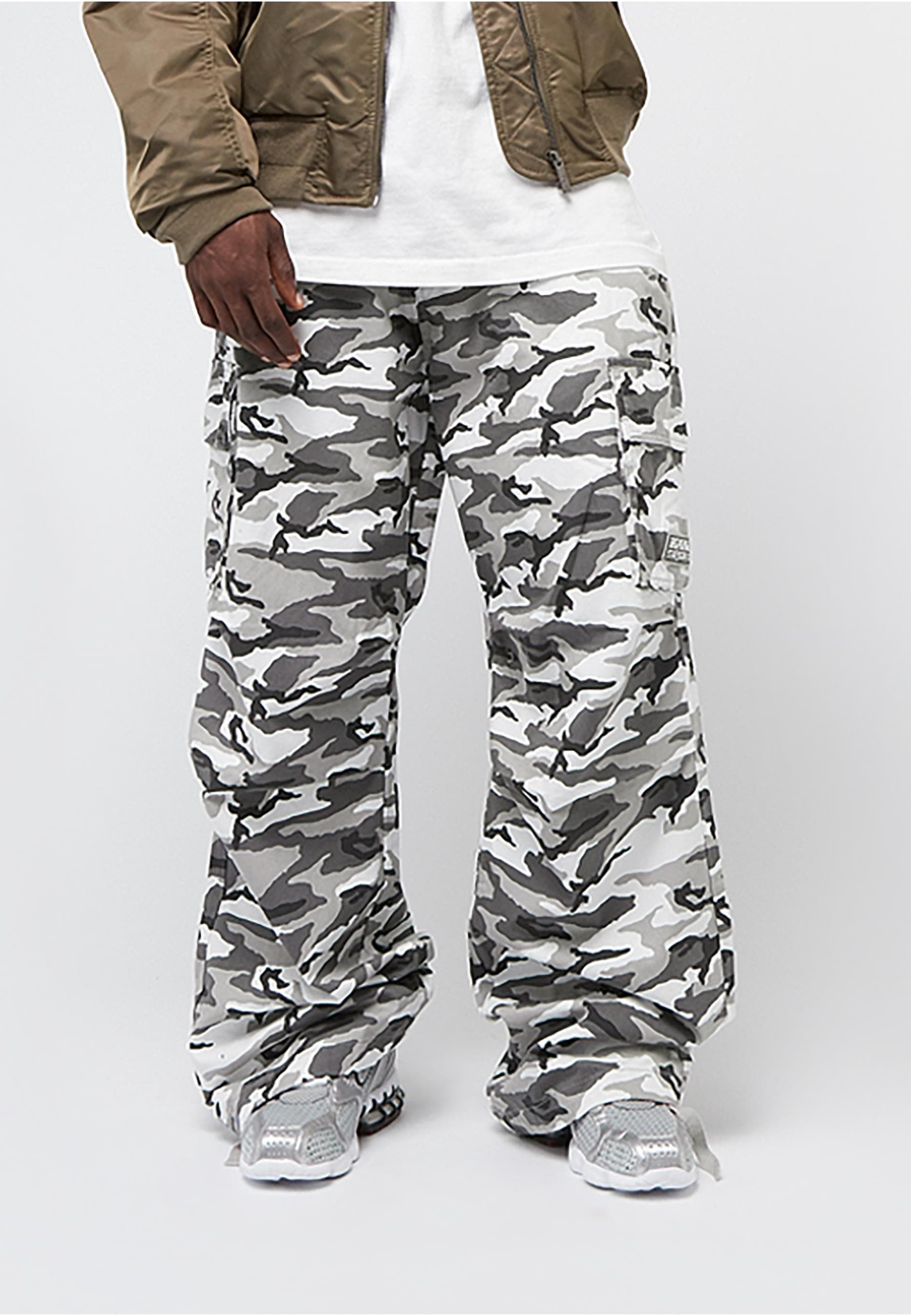 Cargohose KARL KANI "Karl Kani Spor t Patch Camo Cargo Pants", Herren, Gr. L, US-Größen, grau, schwarz, sanftes weiß, 100% Baumwolle, relaxed fit, Hosen Cargohose