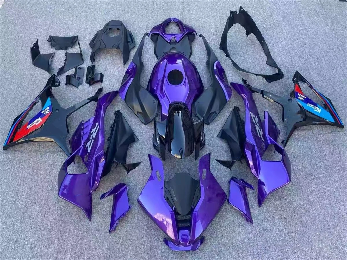 Die neue ABS-Verkleidung ist für das Motorrad M1000RR S1000RR 2025 2026 Bodykit geeignet. Die Verkleidung ist lila und schwarz Image