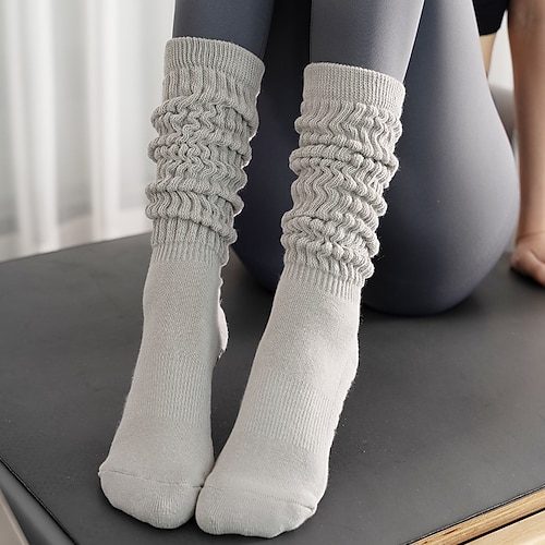 Lange, rutschfeste Yoga-Socken für Fitness, Pilates, Tanz und Aerobic – nahtlose Sportsocken für Damen, bequem, dehnbar und ideal für Fitnessstudio und Heimtraining. Image