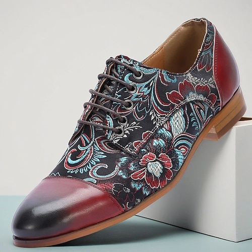 Schwarze Herren-Schnürschuhe aus Leder mit Blumenmuster – modisches Schuhwerk für halbformelle Anlässe, Abendveranstaltungen und trendige Freizeitkleidung Image