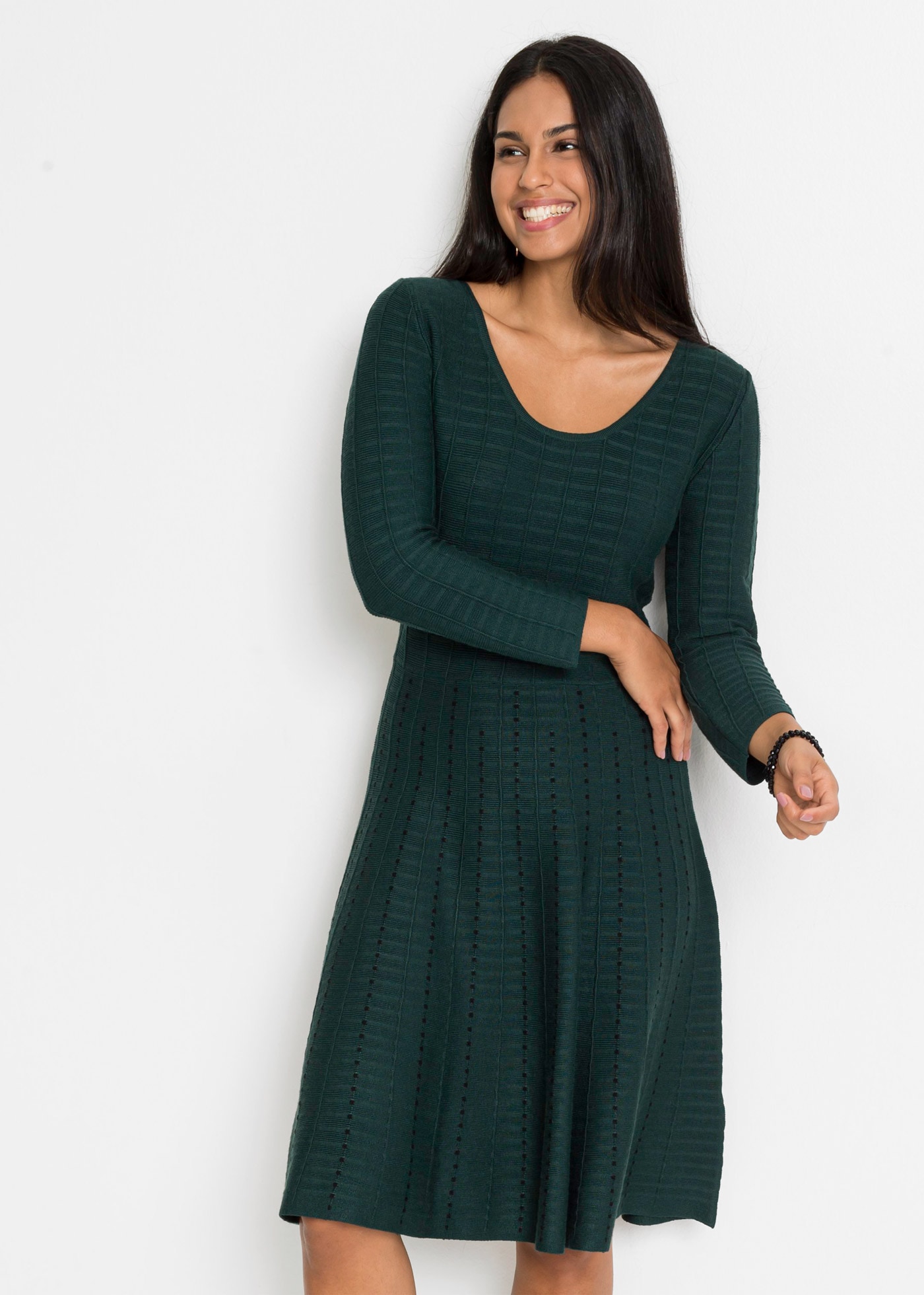 Strickkleid BONPRIX "Strickkleid aus fließendem Viskose-Mix", Damen, Gr. 40/42 (M), N-Gr, grün (tiefgrün, schwarz), Obermaterial: 80% Viskose, 20% Polyester, ausgestellt, Kleider Strickkleid, für besondere Anlässe, aus Viskose-Mix, ausgestellte...