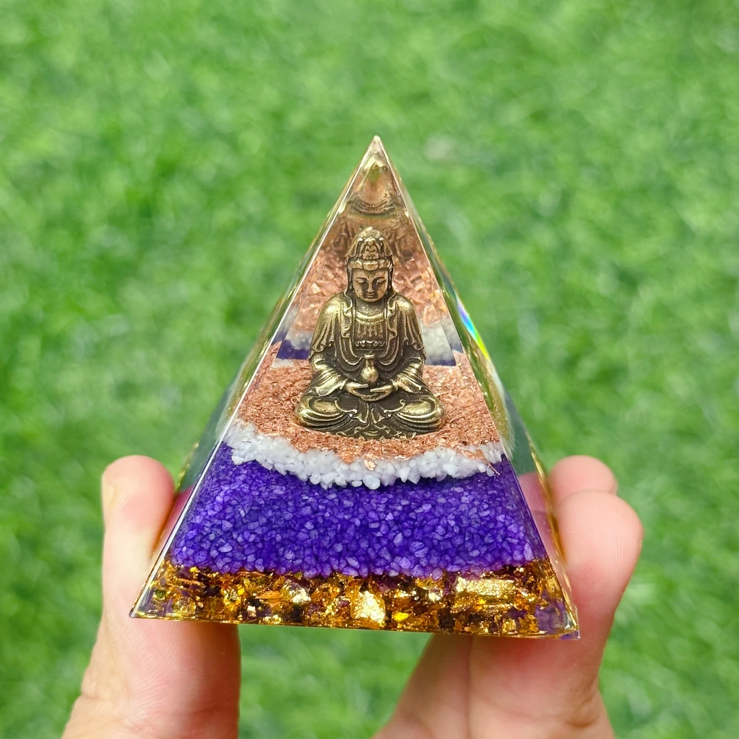1 STÜCK Lila Buddha-Statue der Pyramide von Ogan, Kristall-Innendekorationsartikel, Kristall-Buddha-Statuenpyramide