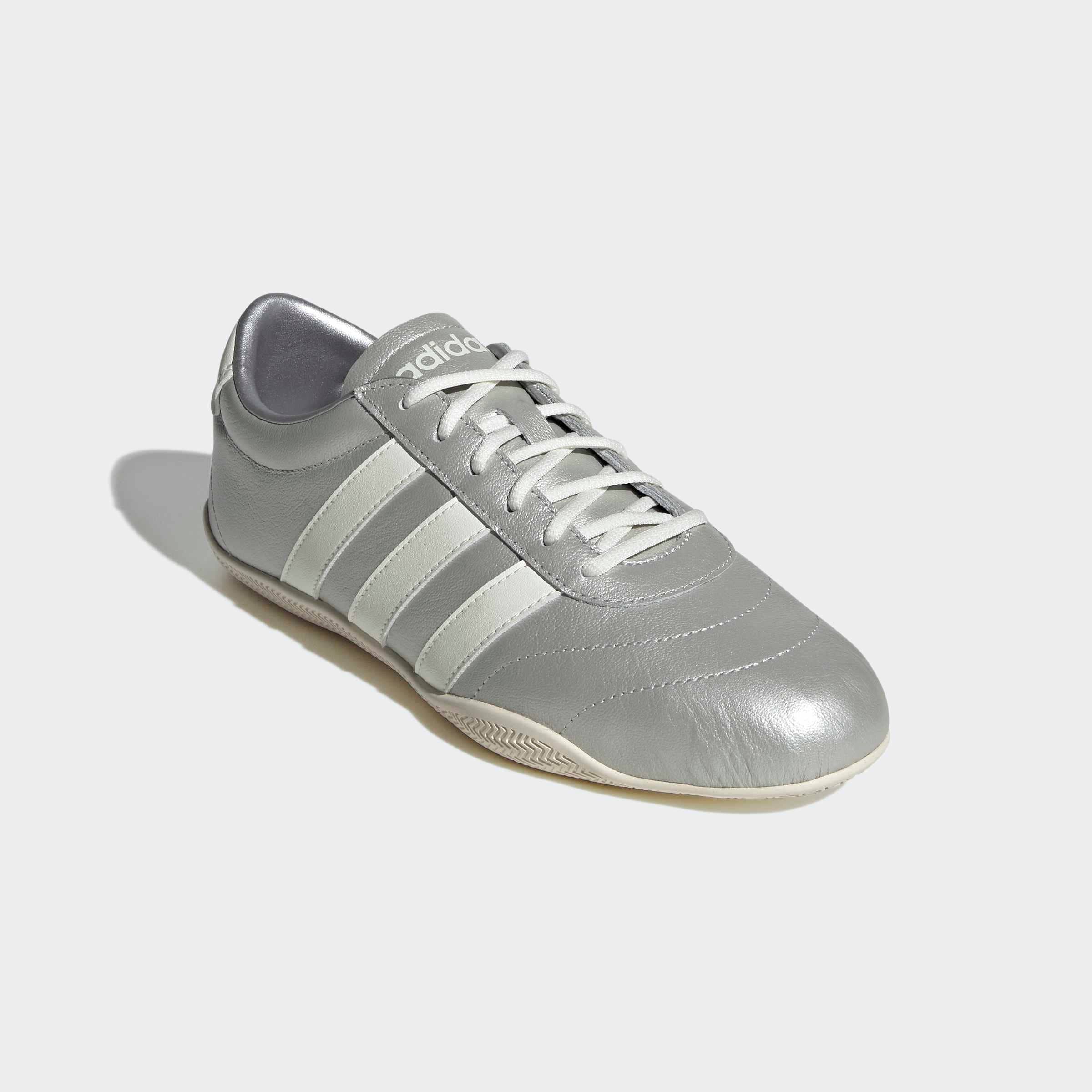 Sneaker ADIDAS SPORTSWEAR "GRAND COURT LO", Damen, Gr. 40, silber metallic, sanftes weiß, cloud weiß, Leder, Synthetik, Schuhe Sneaker, Design auf den Spuren des adidas Superstar
