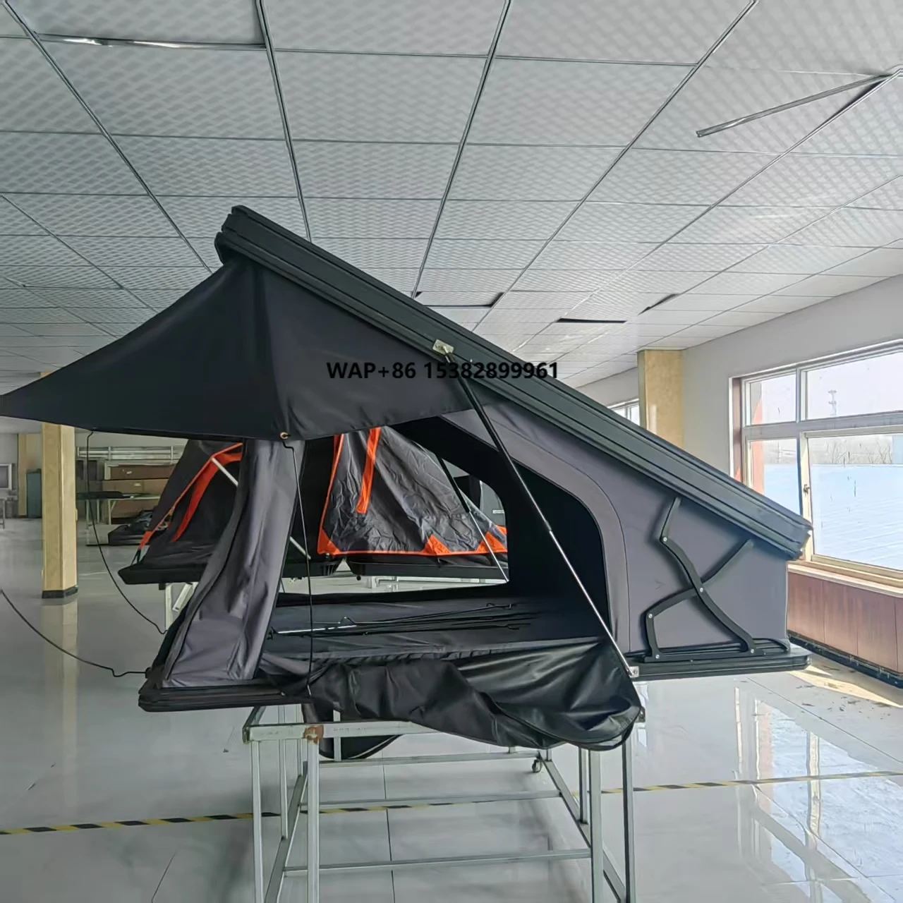 Wasserdichte Hartschalen-Top-Auto-Dachzelt-Campingausrüstung aus Segeltuch für den chinesischen Hersteller Image