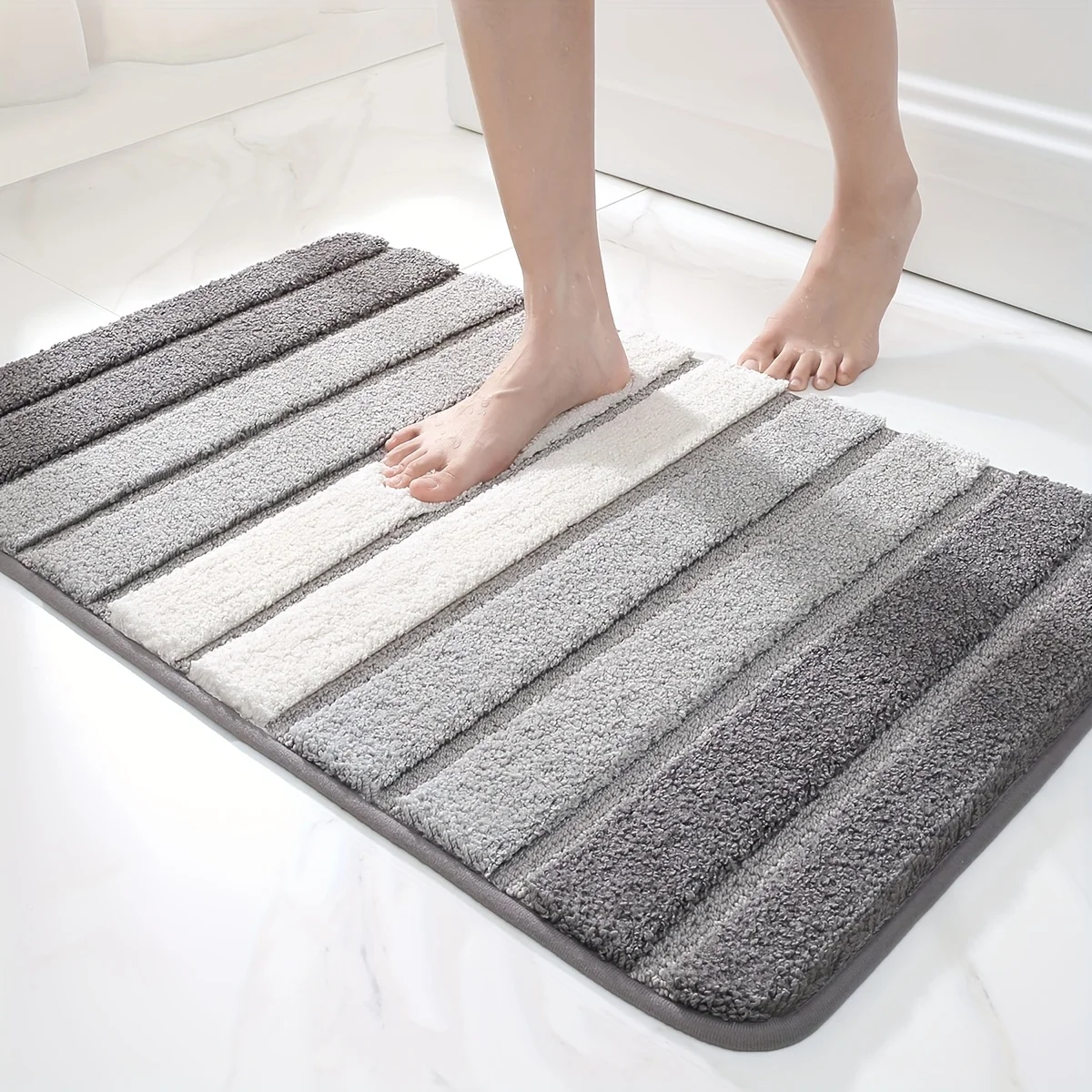 Tapis de bain super doux, tapis de salle de bain à séchage rapide et antidérapant, tapis absorbant pour douche, baignoire, linge. Décor de salle de bain parfait!