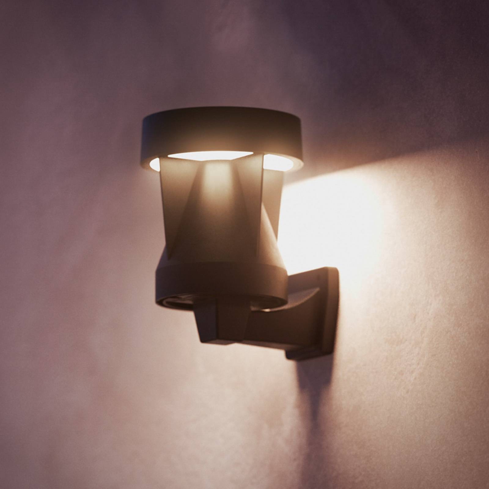 Philips LED-Solar-Außenwandleuchte Avery, schwarz, IP44 Avery, schwarz, Kunststoff, Solarleuchte außen