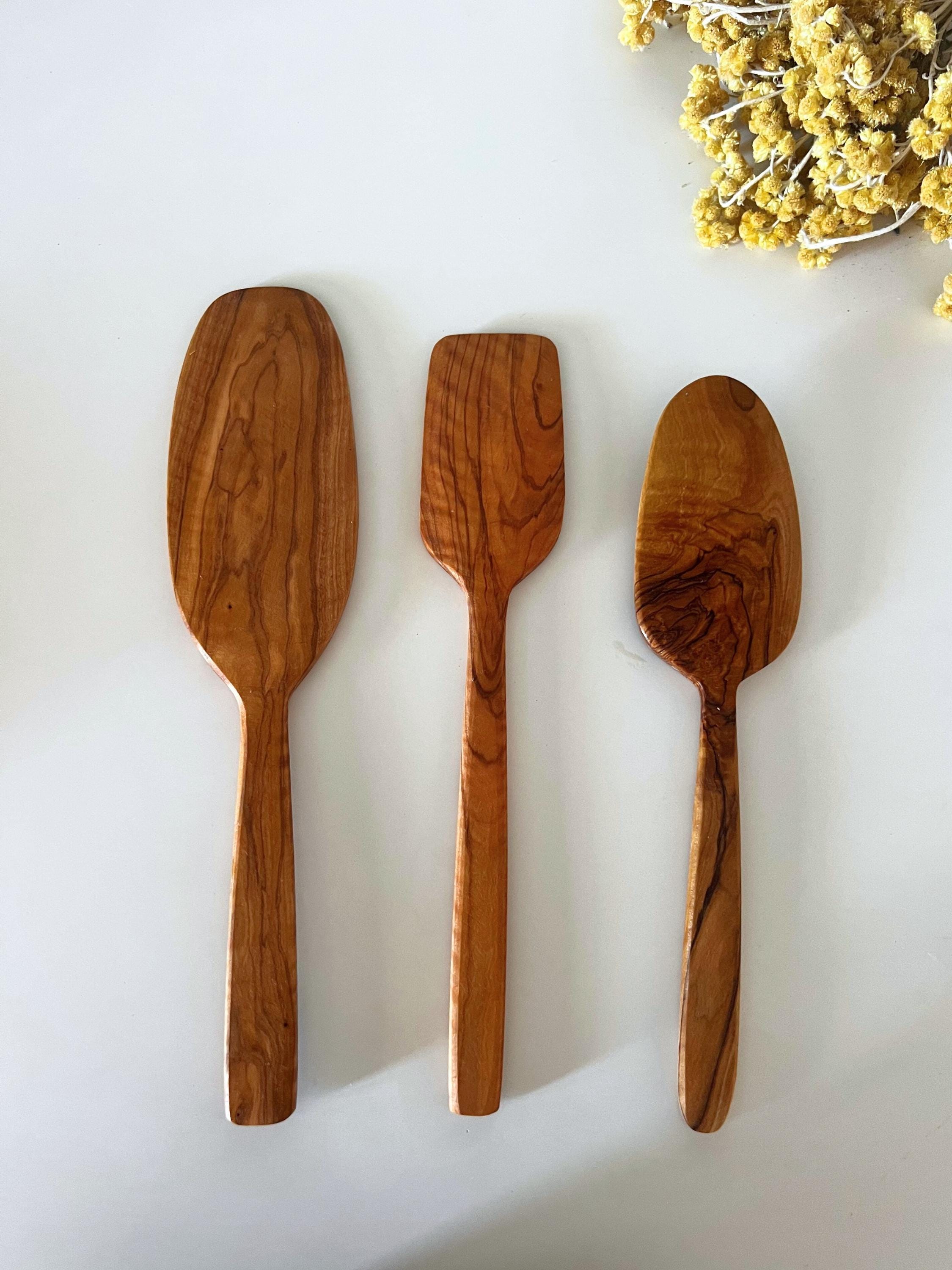 Set di spatole in legno d'ulivo fatte a mano: utensili da cucina rustici