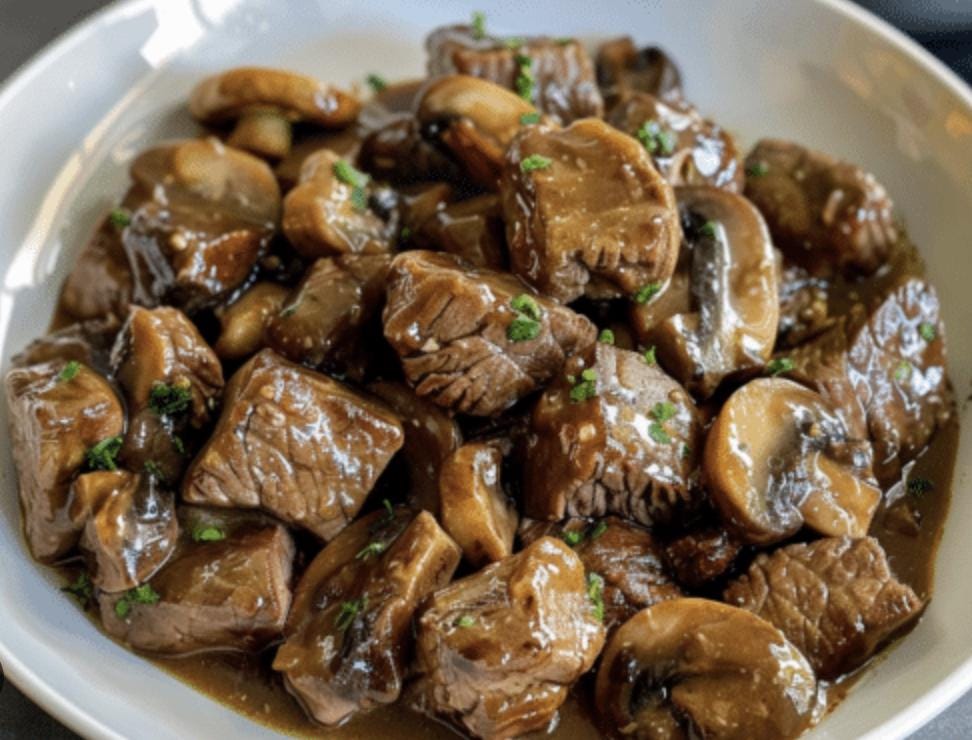 La migliore ricetta per punte di manzo con salsa ai funghi, ricetta facile, ricetta stampabile in PDF, ricetta fatta in casa da scaricare