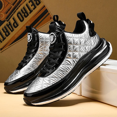 Rote und schwarze Herren-Sneaker mit hoher Performance – strapazierfähige Sportschuhe mit gepolsterter Sohle, ideal zum Laufen, fürs Fitnessstudio und für sportliche Freizeitaktivitäten, stylisch und bequem. Image