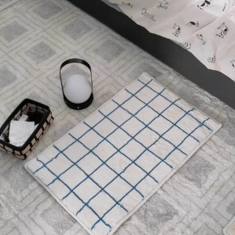 Einfache karierte Schlafzimmer-Bodenmatte aus Kaschmirimitat, Nachttischmatte, kleiner Teppich für Kinderzimmerspiegel, saugfähige Matte für Badezimmertüren Image