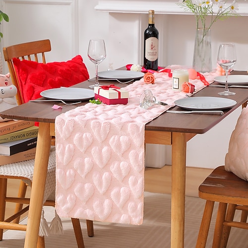 Tischläufer mit Herzmotiv zum Valentinstag, perfekt für Esstisch, Couchtisch, TV-Möbel, festliche Dekoration, ideal für Valentinstagsfeiern und als Wohnaccessoire. Image