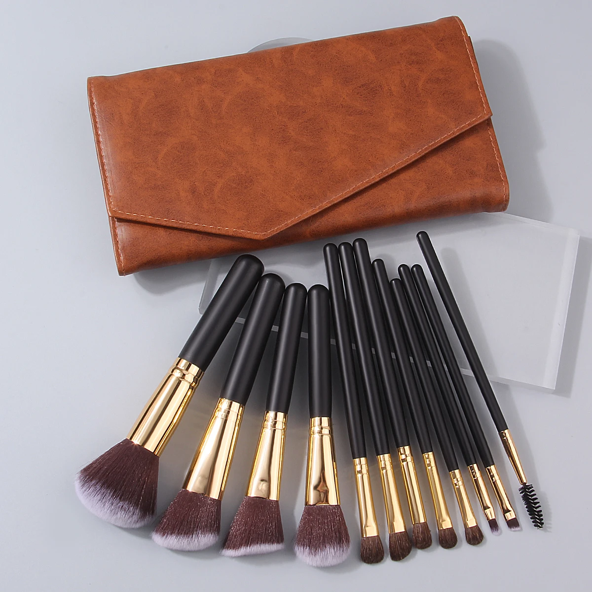 Reise-Make-up-Essentials: 12-teiliges Make-up-Pinsel-Set + Aufbewahrungstasche, weiche Borsten für einfaches Puder-Greifen, tragbare Schönheitswerkzeuge Image