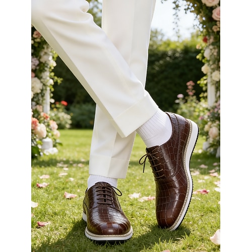 Braune Herren-Schnürschuhe mit Krokodilprägung – luxuriöse Lederschuhe zum Schnüren, perfekt für Hochzeiten, formelle Anlässe und das Büro. Image