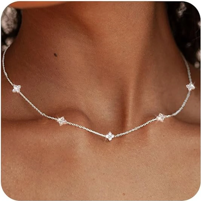 Collana a catena con zirconi a forma di fiore a quattro foglie placcata in argento 925 per le donne Collane con collare di lusso con ciondolo a forma di trifoglio 2025 Gioielli di tendenza