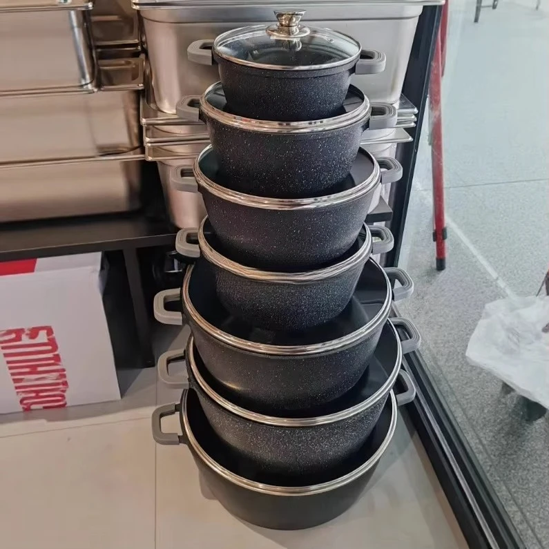 Kochgeschirrset mit Antihaftbeschichtung und Granitbeschichtung, schwarzer Topfkessel aus Aluminium, schwarzes Kochgeschirr-Set. Image