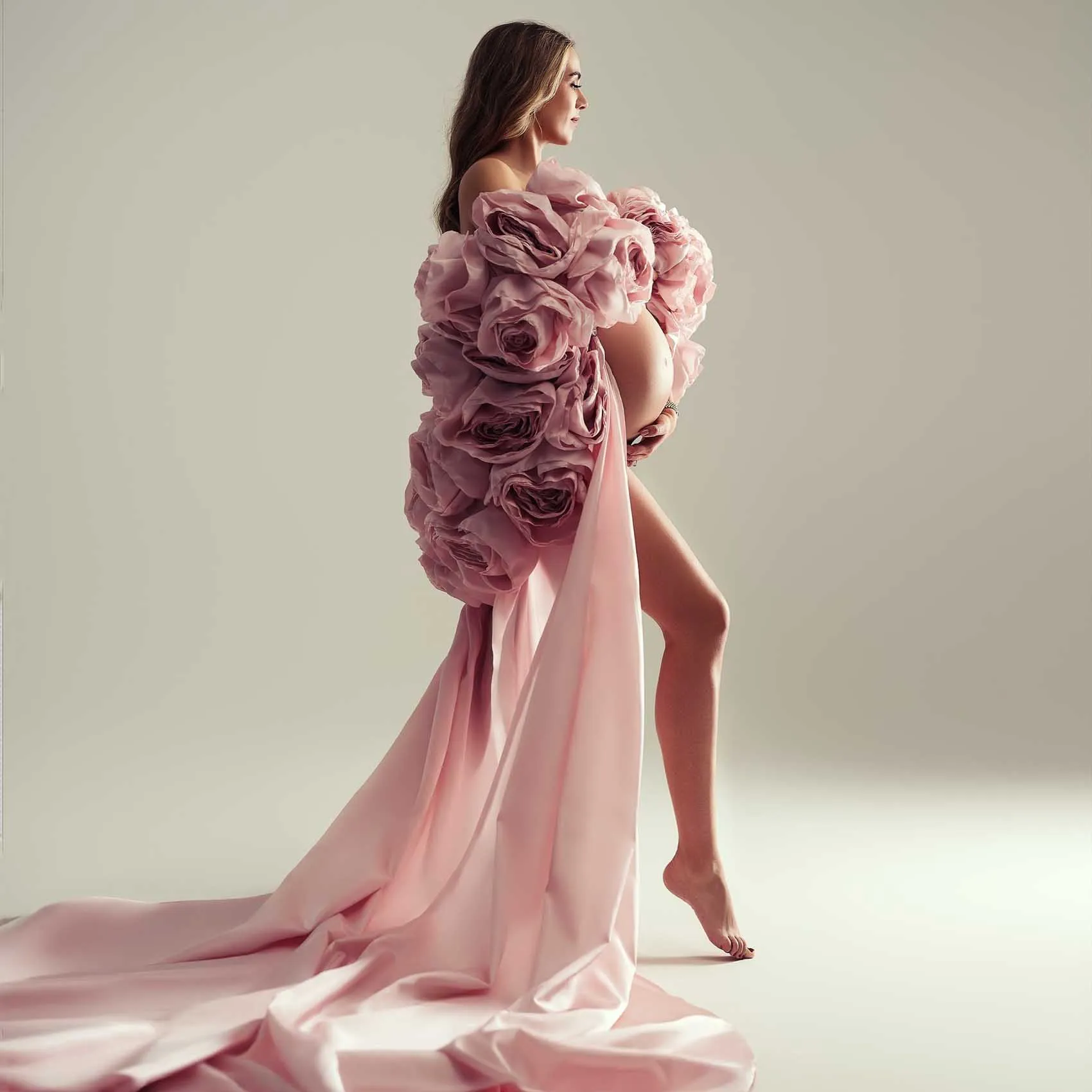 Hübscher Rosenblumen-Umhang mit abnehmbarer Schleppe, Hand-Umhang mit 3D-Blumenmuster, Brautmantel, Hochzeitsschal, Umstands-Fotoshooting-Umhang mit Schleppe Image