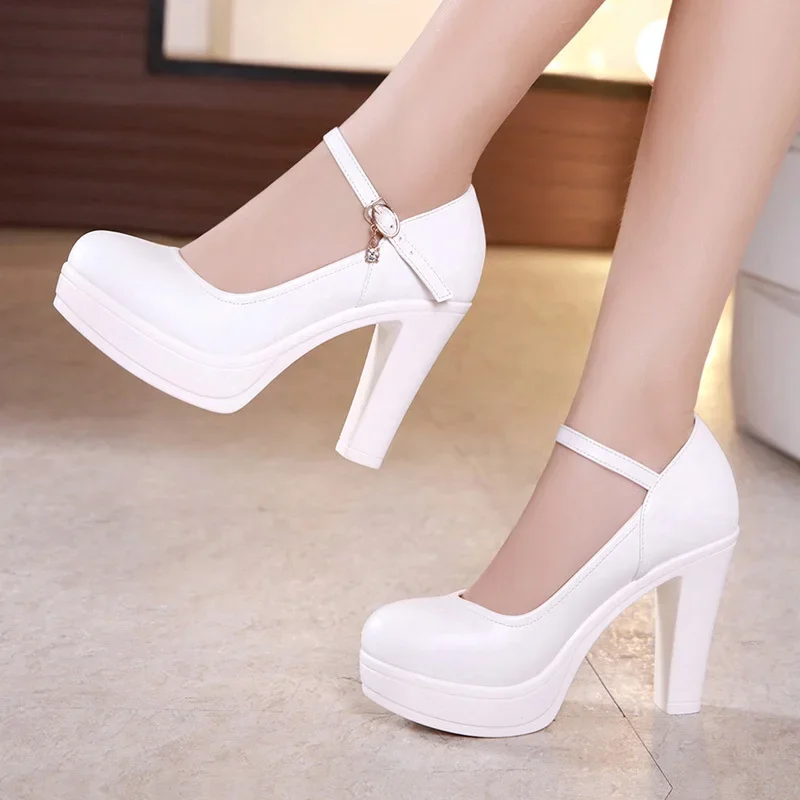 Kleine Größe 32–43, flacher dicker Boden, weiß-silberne Hochzeitsschuhe, Braut-Plateau-Pumps, 2025, Block-High-Heels-Schuhe für Model Mom