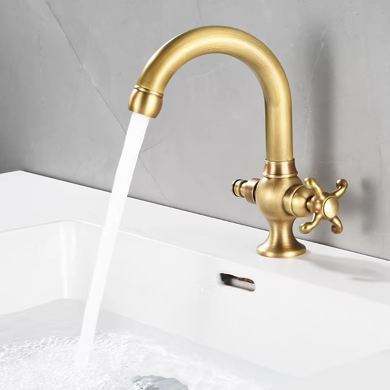 Bathroom Sink Faucet - Rotatable Electroplated Mount Outside Single Handle One HoleBath Taps