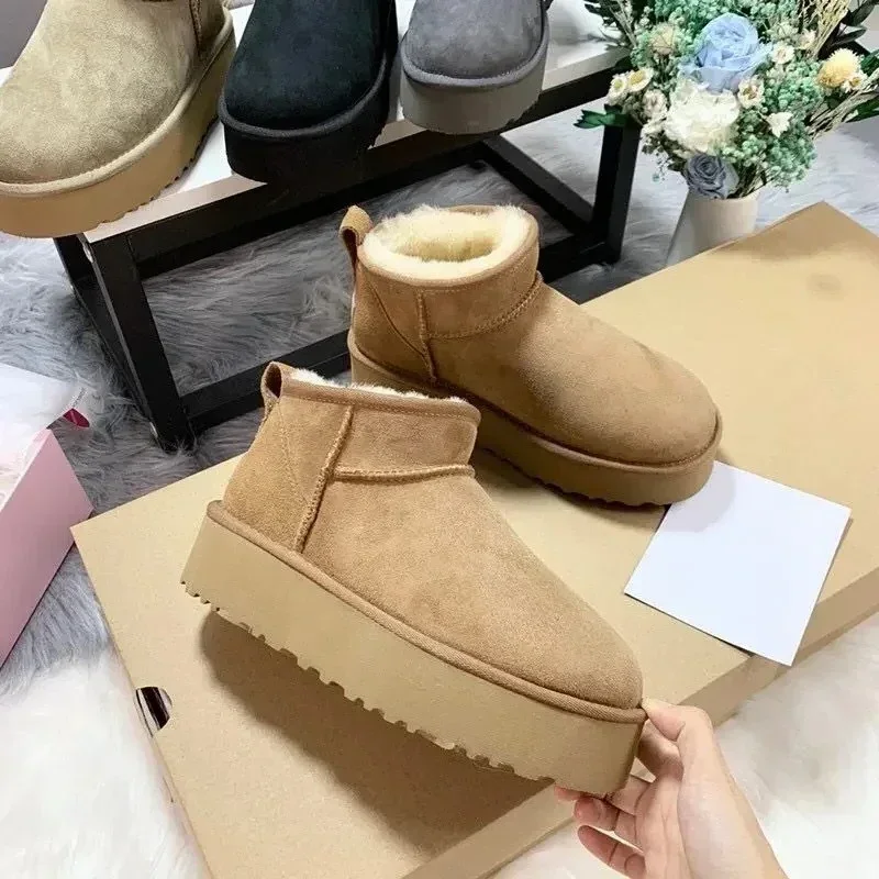 2026 Neue klassische Ultra Mini Plateaustiefel Leder Wildleder Wolle Komfort Winter Damen Fell Hausschuhe ‮ 34-53 SeziS UggS